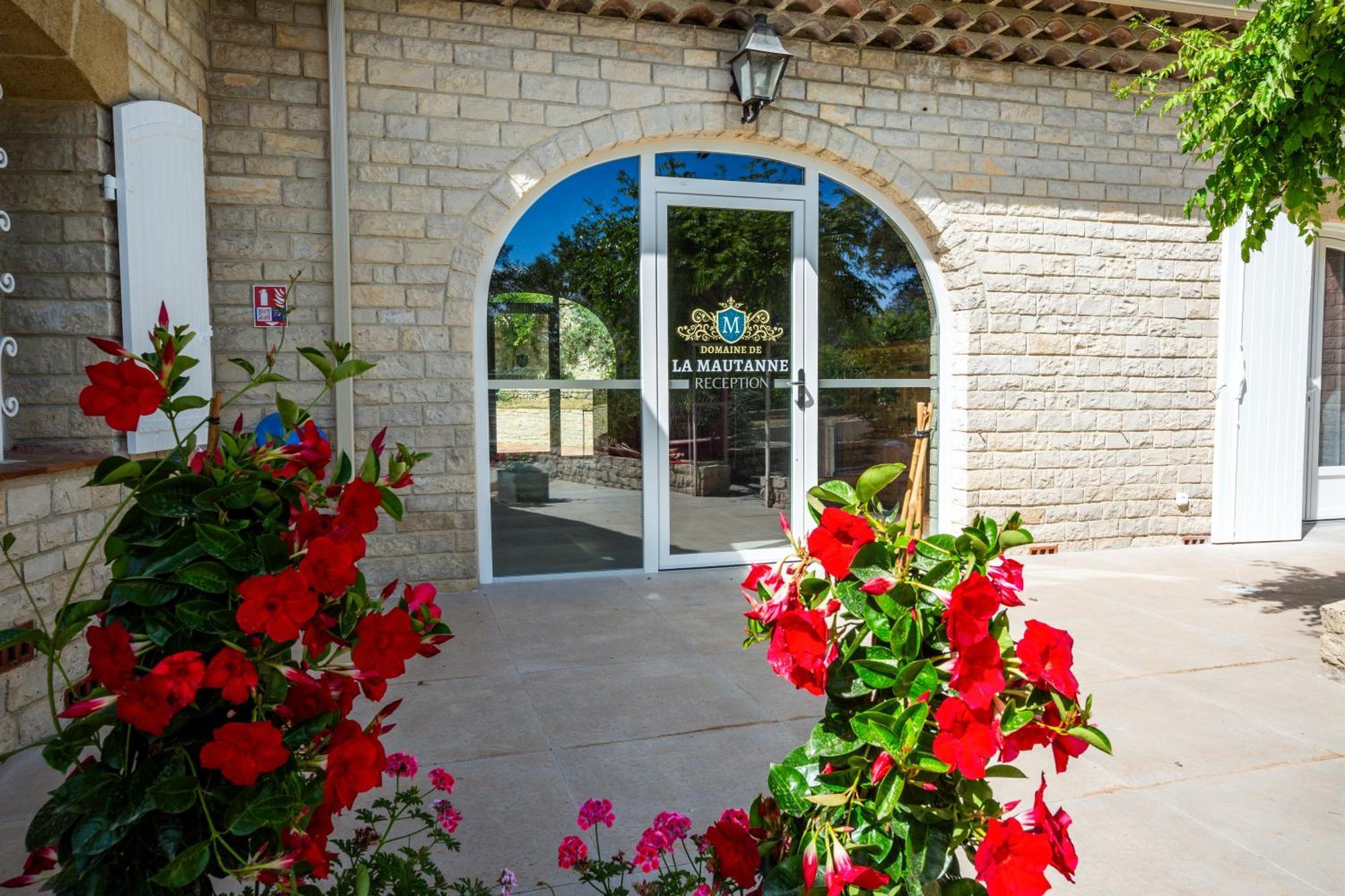 Domaine De La Mautanne Aparthotel Sainte-Tulle Luaran gambar